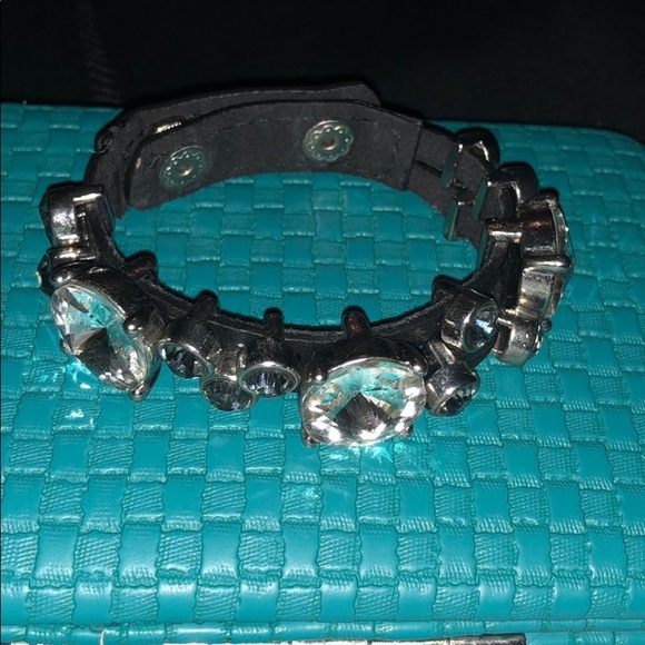 Guang Tong Leather Bracelet - Picture 2 of 5